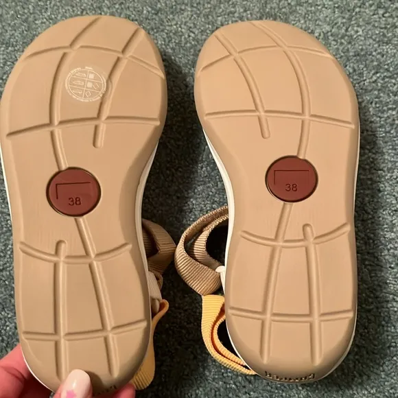🆕 Camper sandals 7.5