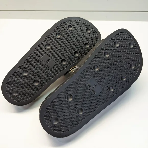 6Y Adidas Andre Saraiva Adelette The World Needs Love GY9331 Slides Flip Flops