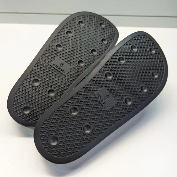 6Y Adidas Andre Saraiva Adelette The World Needs Love GY9331 Slides Flip Flops