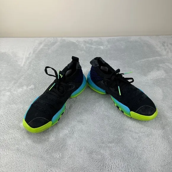 Adidas Trae Young 2.0 Basketball Shoes Boys Size 5 US - 130651135
