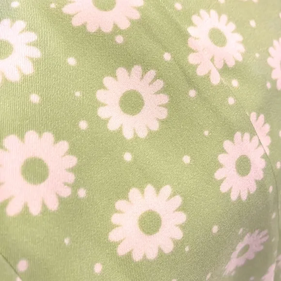 ALTAR’D STATE DAISY TWO PIECE SKIRT SET PASTEL GREEN AND WHITE SIZE SMALL