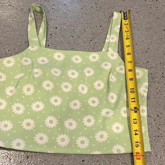 ALTAR’D STATE DAISY TWO PIECE SKIRT SET PASTEL GREEN AND WHITE SIZE SMALL