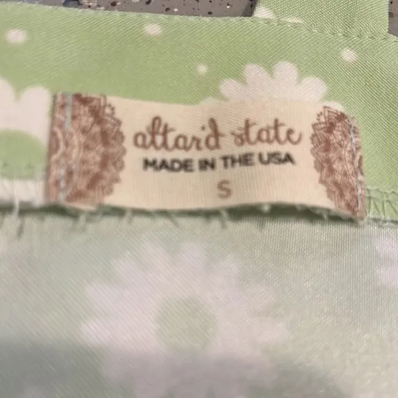 ALTAR’D STATE DAISY TWO PIECE SKIRT SET PASTEL GREEN AND WHITE SIZE SMALL