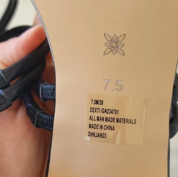 BCBGeneration Dexti sandals size 7.5
