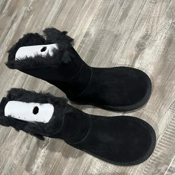 Black Ugg boots size 9 toddler/little kid
