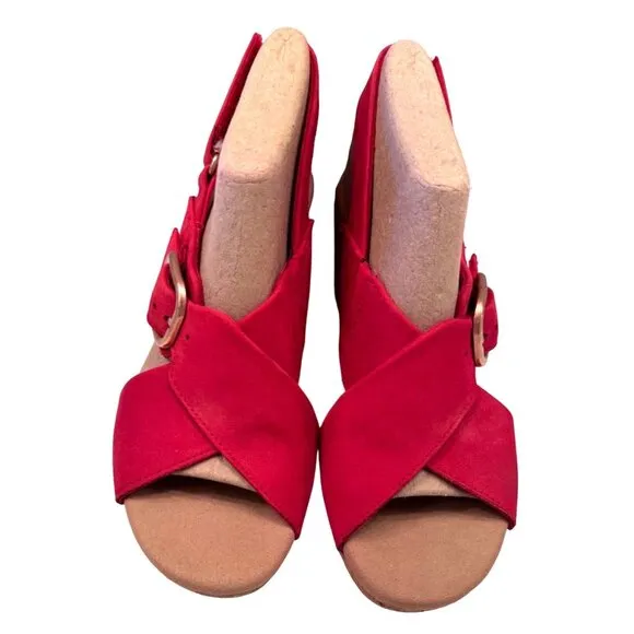 Clarks Women's Size 6 Red Giselle Dove Wedge Cork Sandal NWB