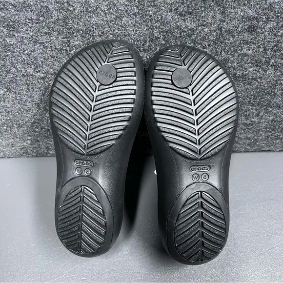 Crocs Women's Serena Flip Flops Size 4