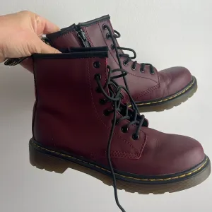Dr. martens boots size little kids size 2 burgundy color