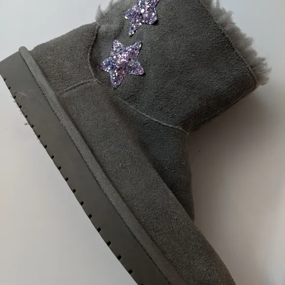 Girl's Size 3 UGG Kool Aburra Boots Pink Stars..Faux Fur Linning..Pull- on Boots