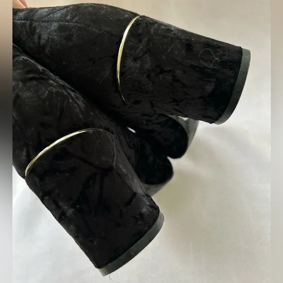 Isaac Mizrahi Live Davina Black Size 8 Faux Pearl Crushed Velvet Booties…