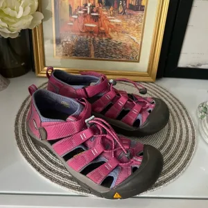 Keen girls sandals