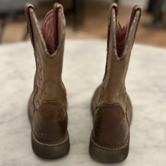KIDS ARIAT BOOTS SIZE 3