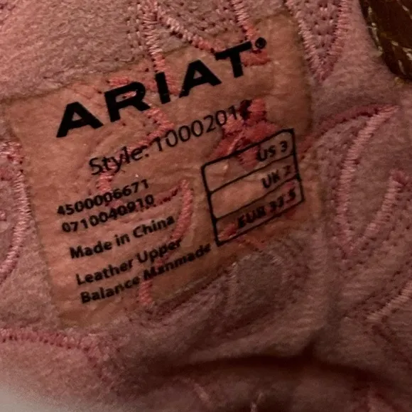KIDS ARIAT BOOTS SIZE 3