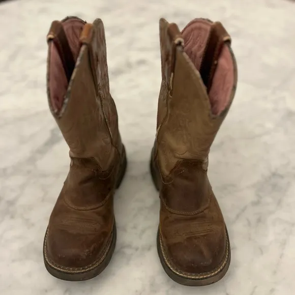 KIDS ARIAT BOOTS SIZE 3