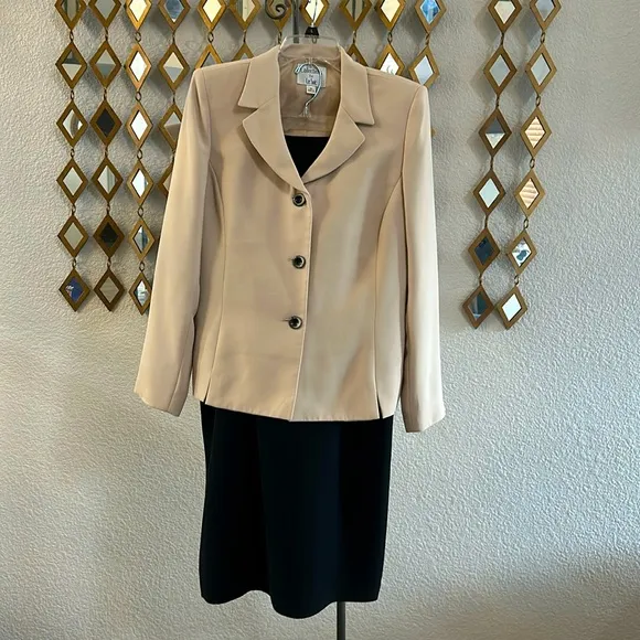 Le Suit Skit Suit