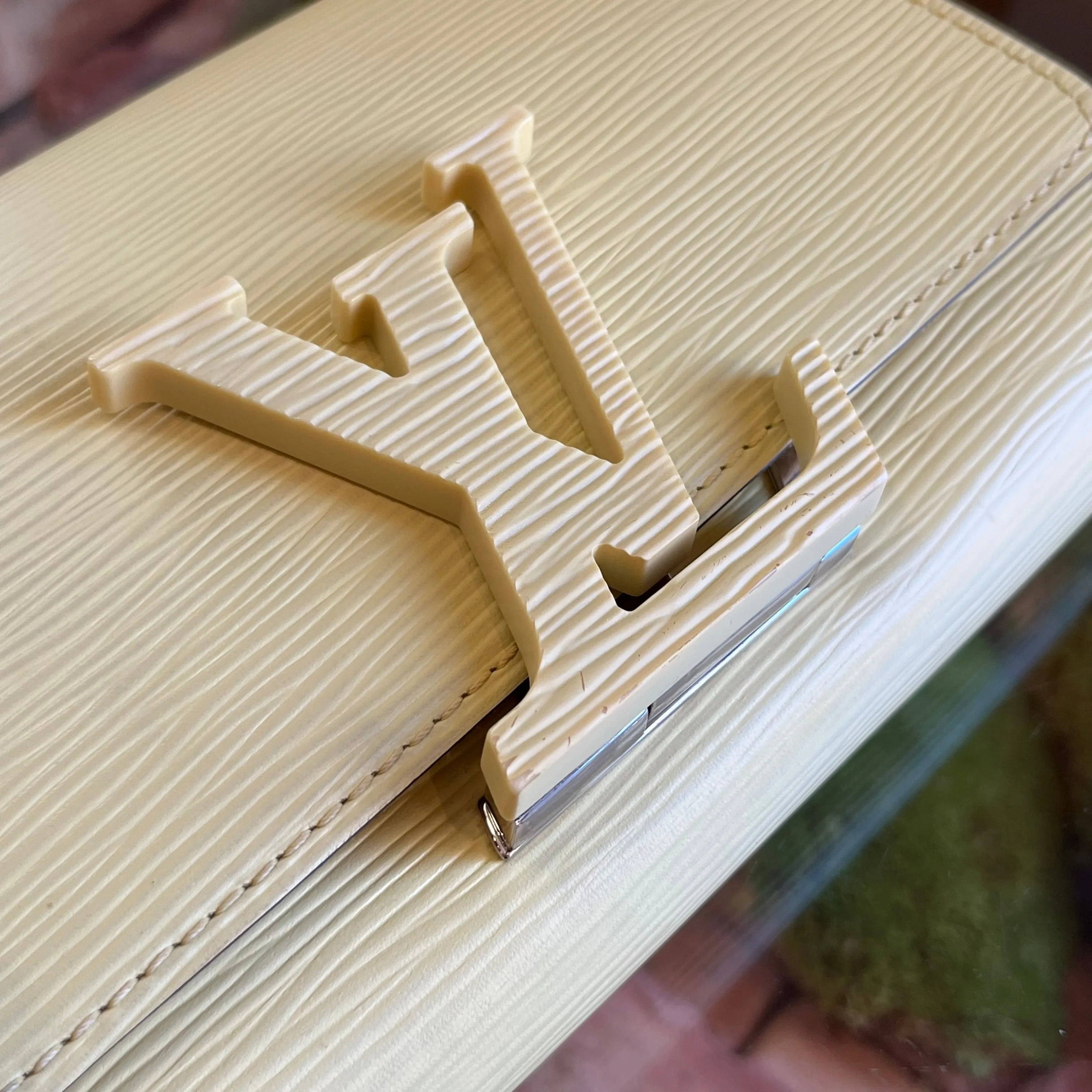 LOUIS VUITTON Louise Summer Yellow Epi Leather Clutch