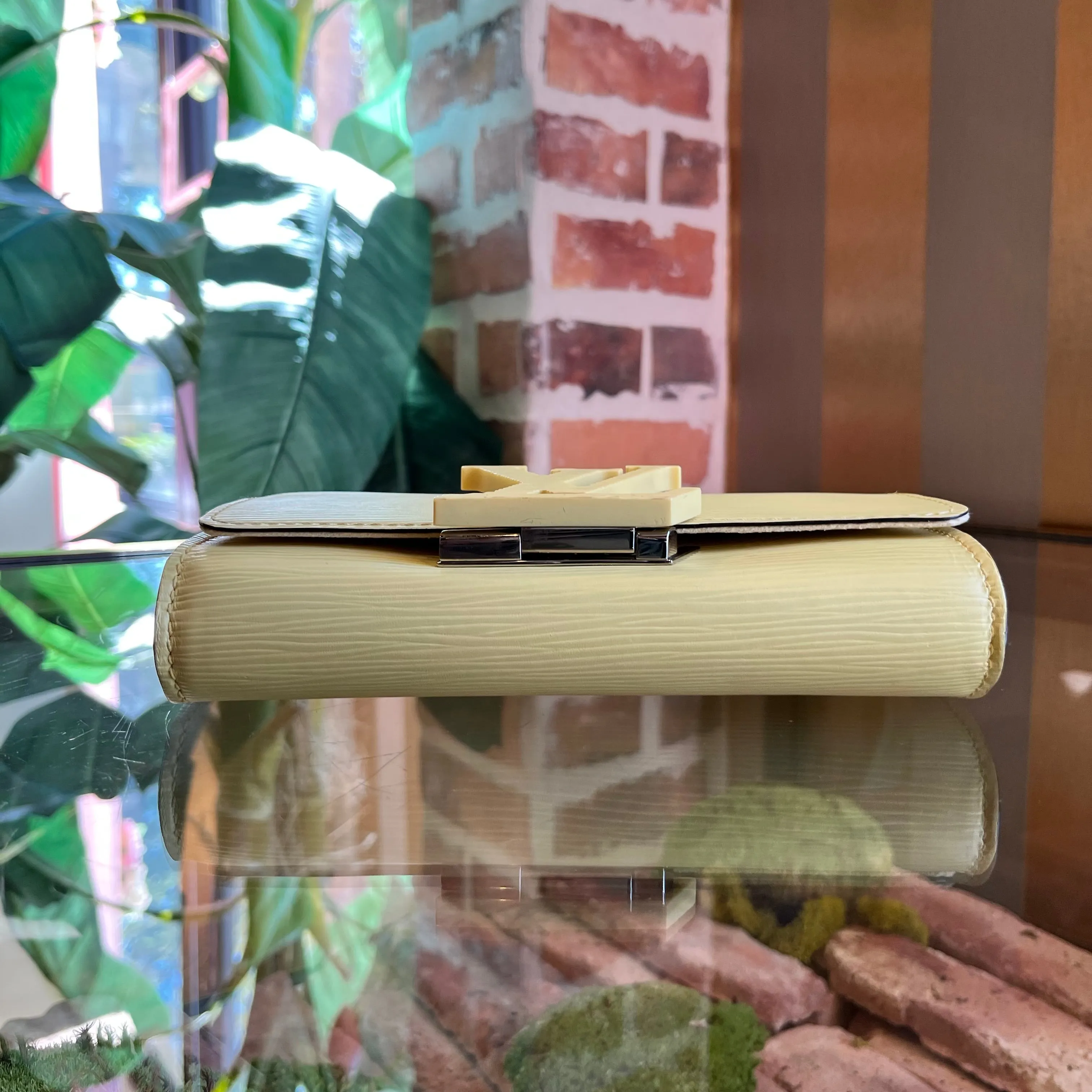 LOUIS VUITTON Louise Summer Yellow Epi Leather Clutch