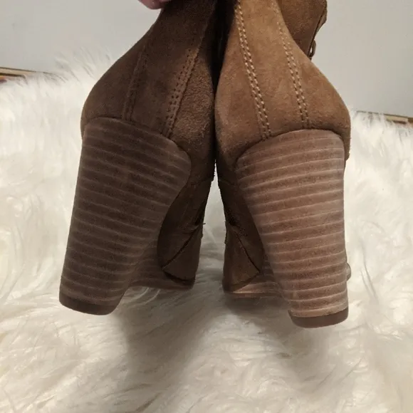 Lucky Brand Yelloh Suede Lace Up Wedge Booties Taupe sz 10