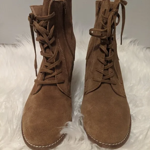 Lucky Brand Yelloh Suede Lace Up Wedge Booties Taupe sz 10