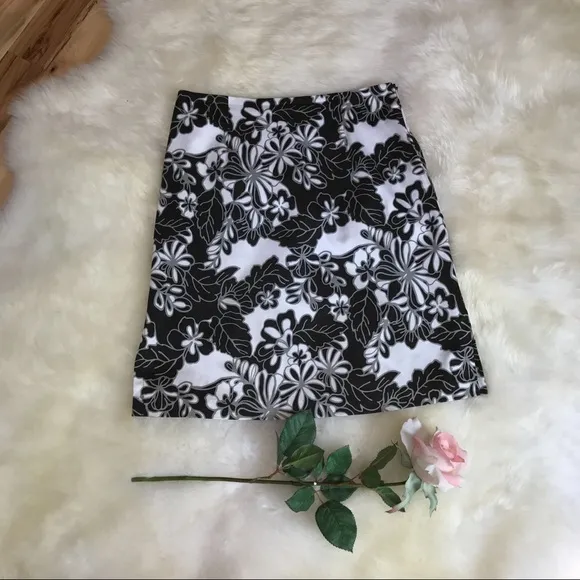 Maidn LA Black &amp; White Print Skirt, size Small