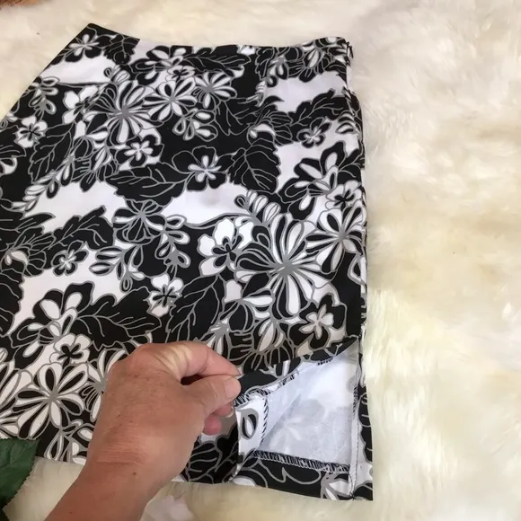 Maidn LA Black &amp; White Print Skirt, size Small