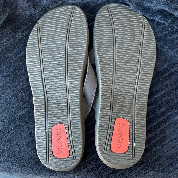 Men’s Size 13 Vionic Beige Adjustible Flip Flops EUC Retail for $150