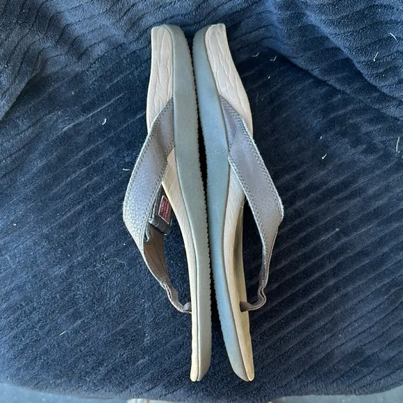 Men’s Size 13 Vionic Beige Adjustible Flip Flops EUC Retail for $150
