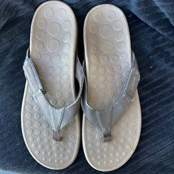 Men’s Size 13 Vionic Beige Adjustible Flip Flops EUC Retail for $150