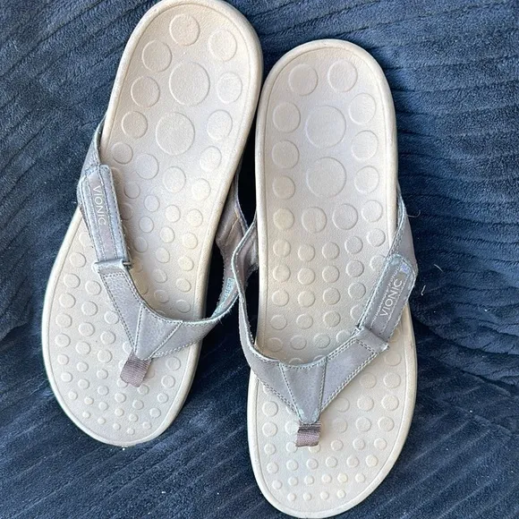 Men’s Size 13 Vionic Beige Adjustible Flip Flops EUC Retail for $150