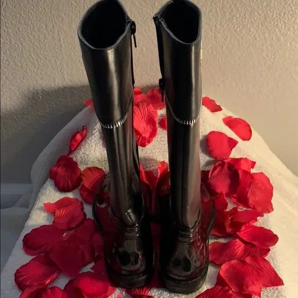 MICHAEL KORS BRAND NEW BEAUTIFUL SIZE 3 BOOTS