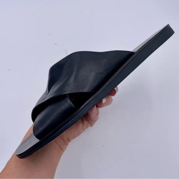 NEW Everlane Black Leather Day Crossover Sandal in Size 7.5