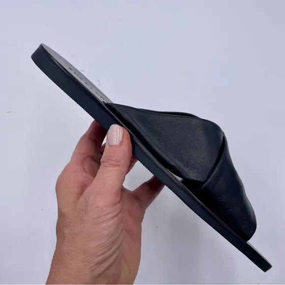 NEW Everlane Black Leather Day Crossover Sandal in Size 7.5