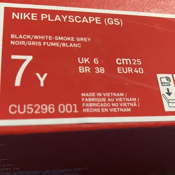 New Nike sandals 6 Y &amp; 7 Y