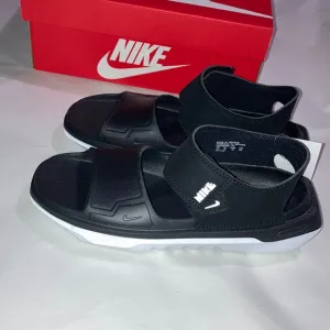 New Nike sandals 6 Y &amp; 7 Y