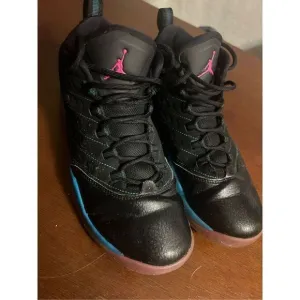 Nike Air Jordan Velocity high top basketball shoes size 6Y