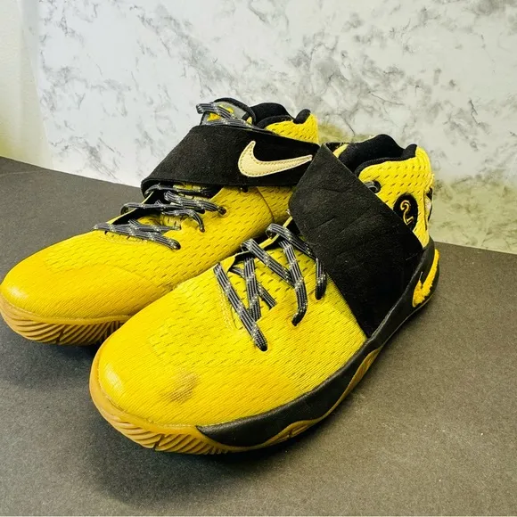 Nike Boys Kyrie 2 Allstar Basketball Shoes Gold Black 835943-307 Youth Size 5y
