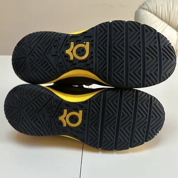 NIKE KD Trey 5 III Black / Yellow Men's Basketball Shoes - Size 7 youth