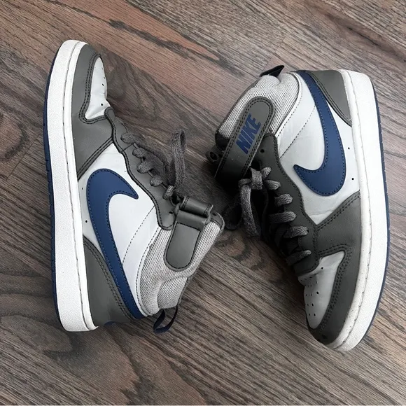 Nike Kids Court Borough mid 2 Basketball shoes (big kid size 5)