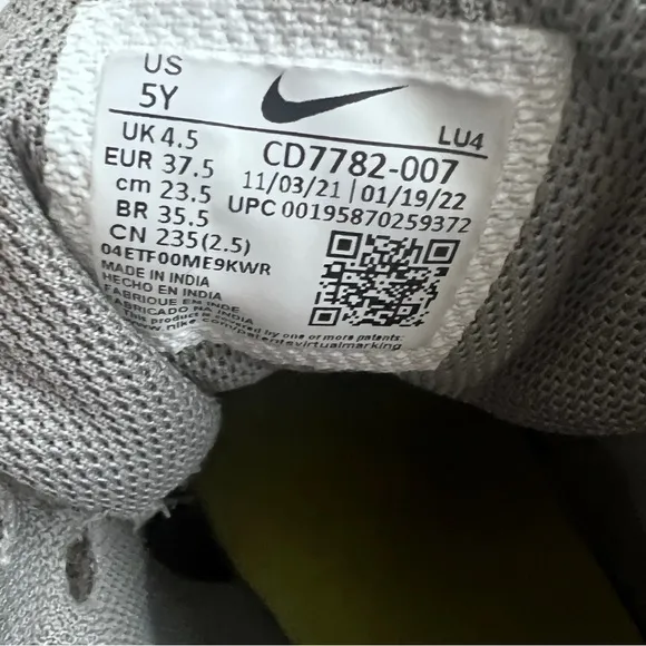 Nike Kids Court Borough mid 2 Basketball shoes (big kid size 5)