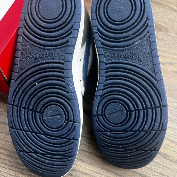 Nike Kids Court Borough mid 2 Basketball shoes (big kid size 5)