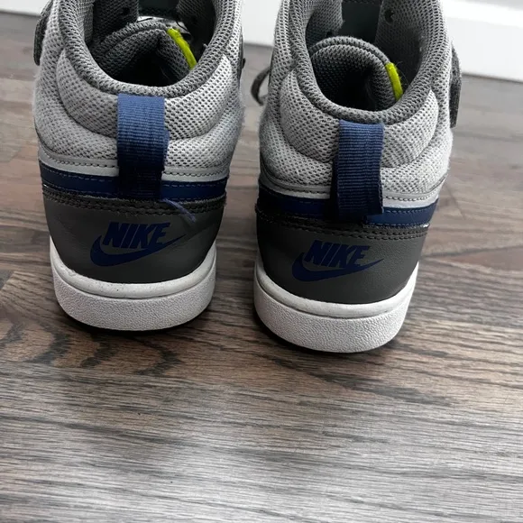 Nike Kids Court Borough mid 2 Basketball shoes (big kid size 5)