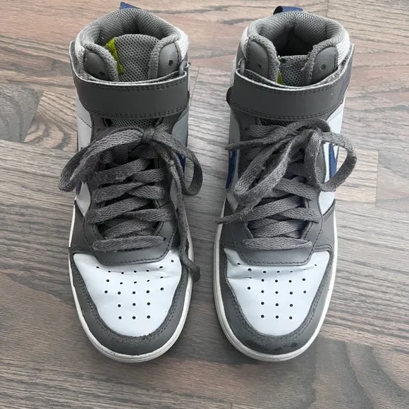 Nike Kids Court Borough mid 2 Basketball shoes (big kid size 5)