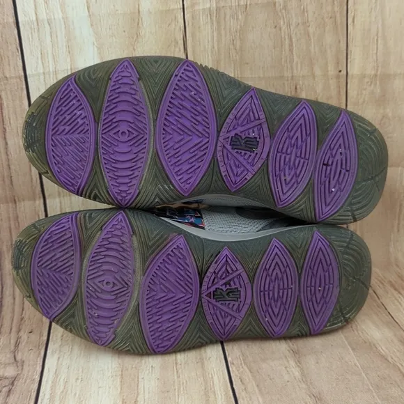 NIKE Kids Kyrie 5 Graffiti Basketball Shoes Sz 5.5Y Gray Purple Multicol…