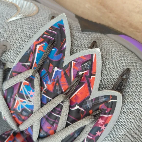 NIKE Kids Kyrie 5 Graffiti Basketball Shoes Sz 5.5Y Gray Purple Multicol…