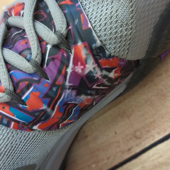 NIKE Kids Kyrie 5 Graffiti Basketball Shoes Sz 5.5Y Gray Purple Multicol…