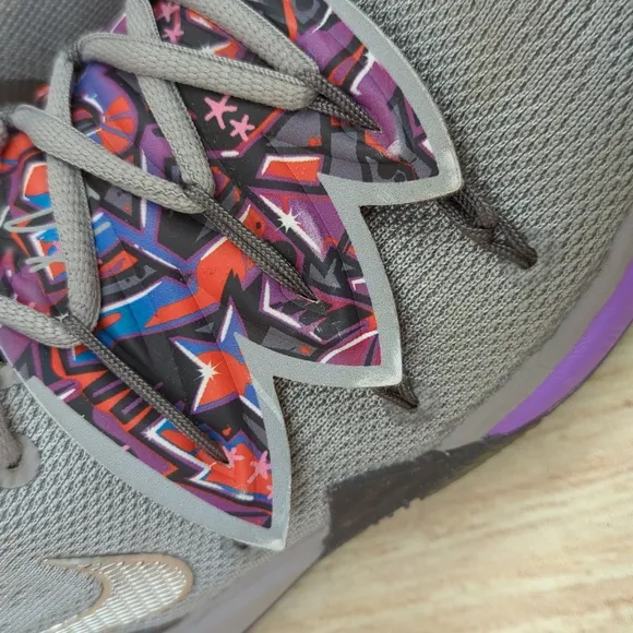 NIKE Kids Kyrie 5 Graffiti Basketball Shoes Sz 5.5Y Gray Purple Multicol…