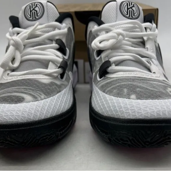 Nike Kyrie 8 GO GS White Black