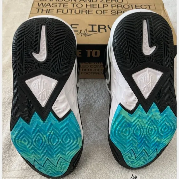 Nike Kyrie 8 GO Orca