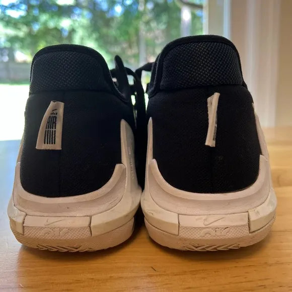 Nike Lebron Witness VI boys basketball size 4.5