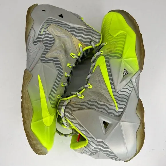 Nike Mens 683252-074  Grey Volt Maison du LeBron 11 Size 11.5 Basketball Shoes